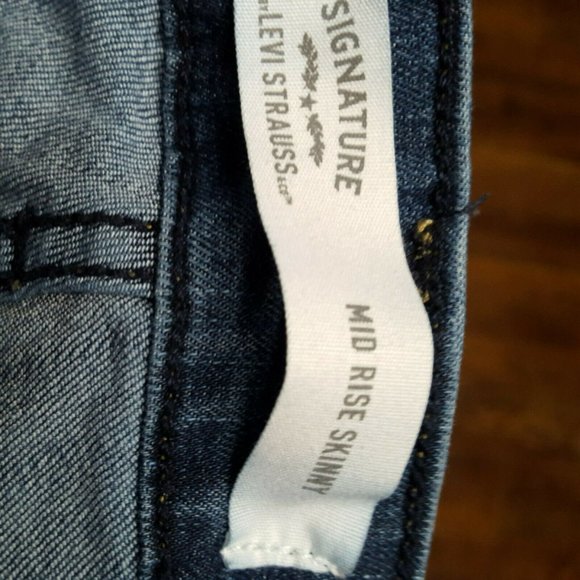 Levis Signature Jeans Sz 4 Medium Womens Mid Rise Skinny Med Wash - Picture 6 of 9